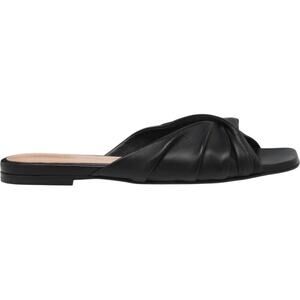 Gianvito Rossi NIB Selene Flat Sandal in Black Size 37.5